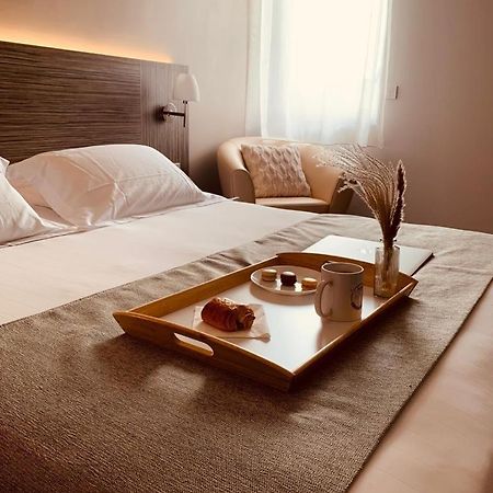 Kyriad Saint Chely D'Apcher - Aire De La Lozere Albaret-Sainte-Marie Екстериор снимка